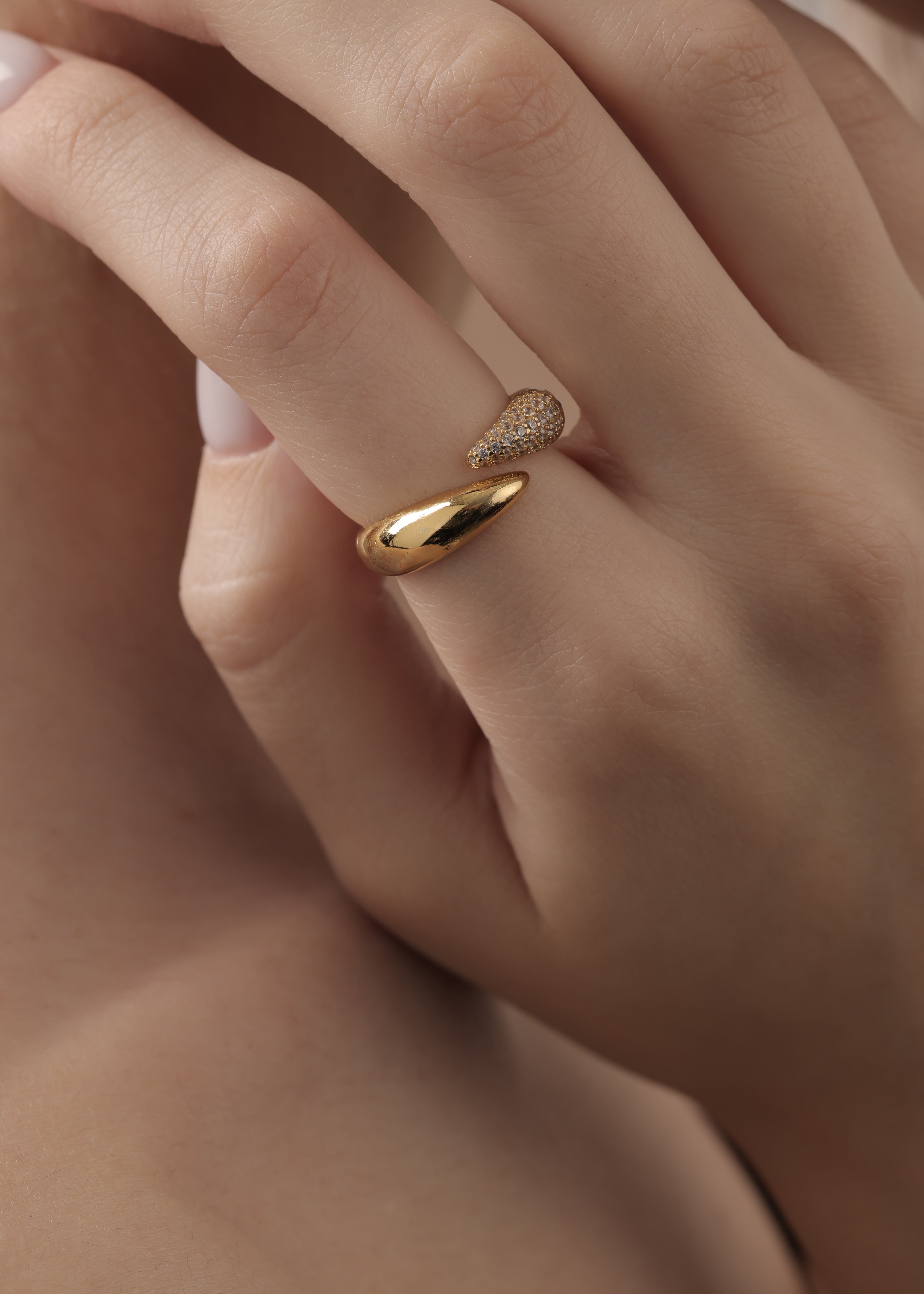 Stardust Fang Ring