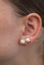 Load image into Gallery viewer, Sunflower Pearl Earrings
