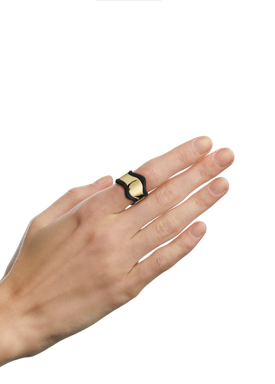 Black Wavy Ring